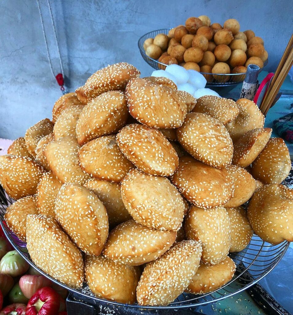 Vietnamese Banh Tieu Recipe (Hollow Donut)