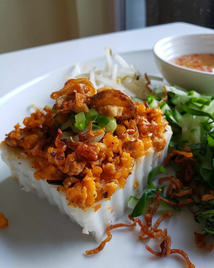 Banh Duc Nong (Vietnamese Hot Rice Cake with Toppings)