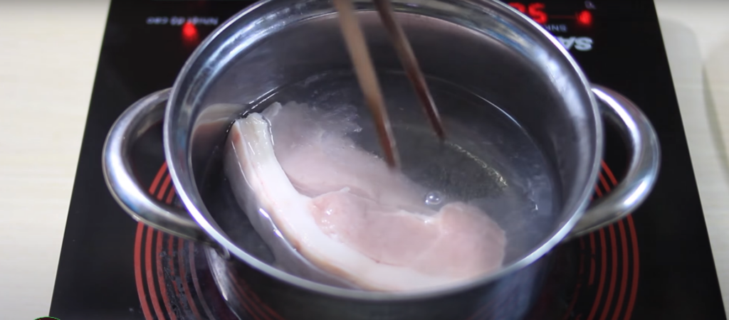 Simple Vietnamese Boiled Pork Belly (Thit Luoc) in Minutes