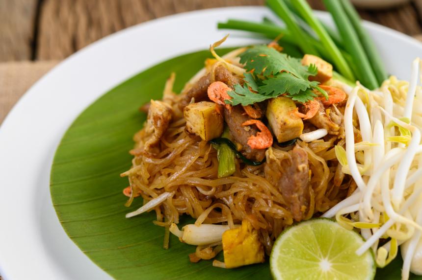 What are the health benefits and risks of gluten free Pad Thai