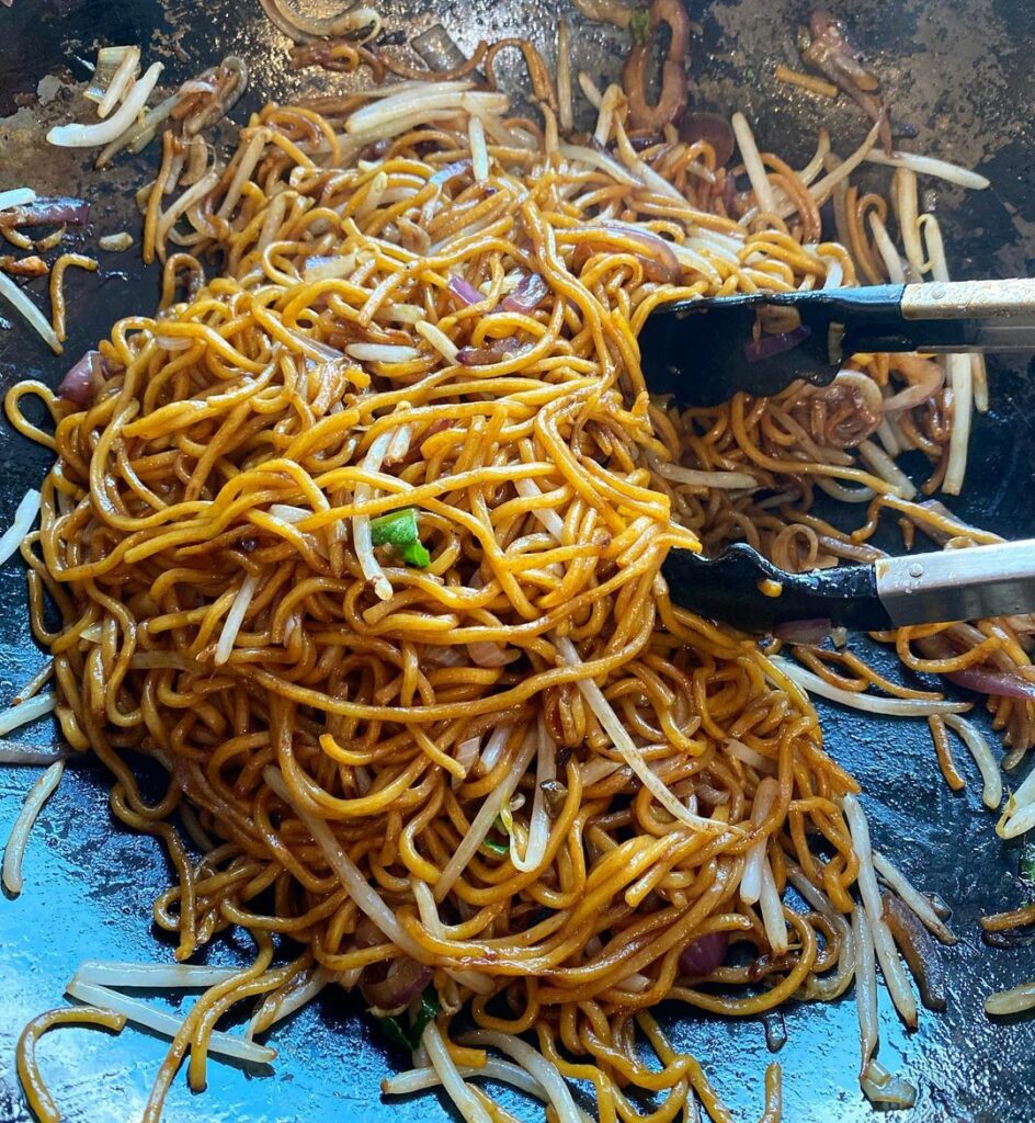 How to Make Cantonese Chow Mein (鼓油王炒麵)?