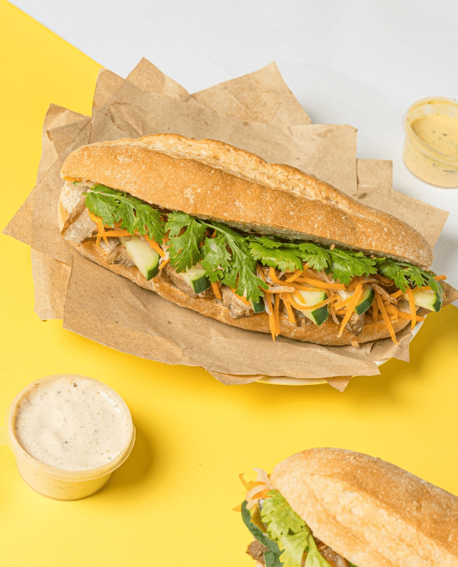 how many calories in a chicken banh mi sandwich